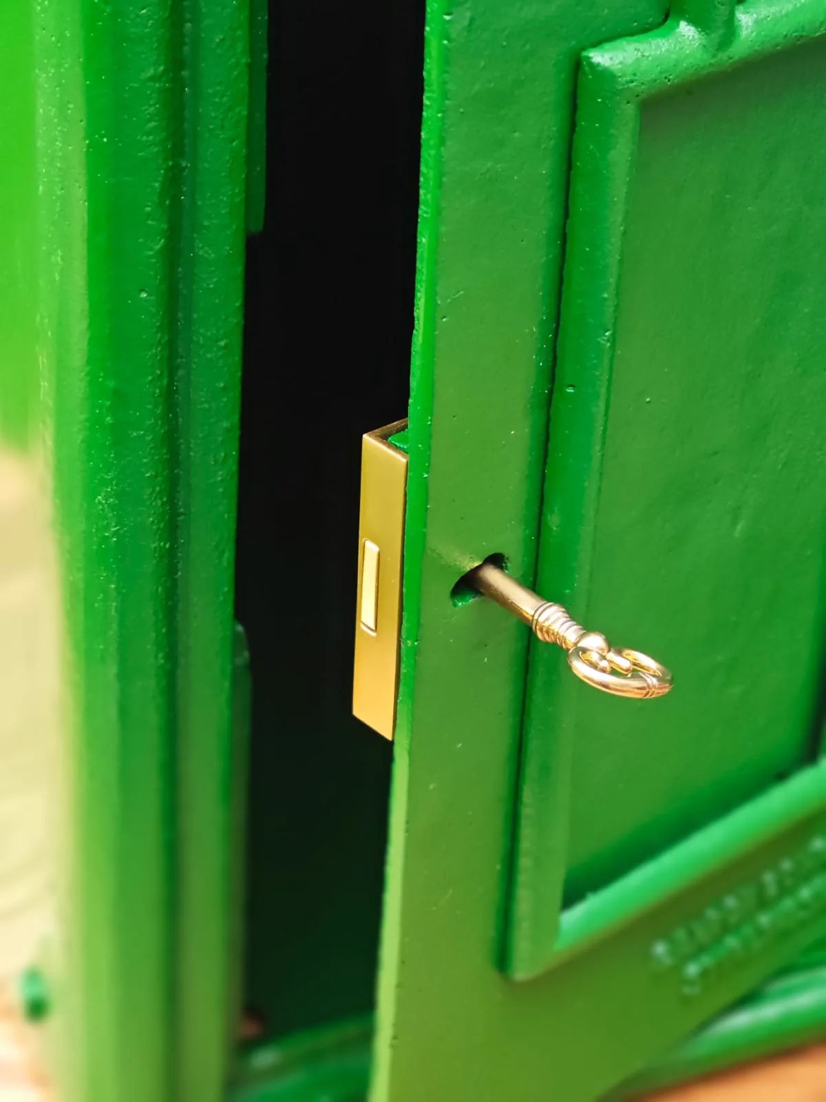 Post box card slot detail